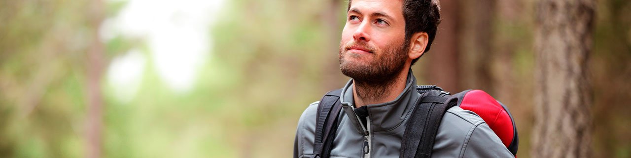 Sistema de camadas no outono: roupas para fazer trilhas com conforto