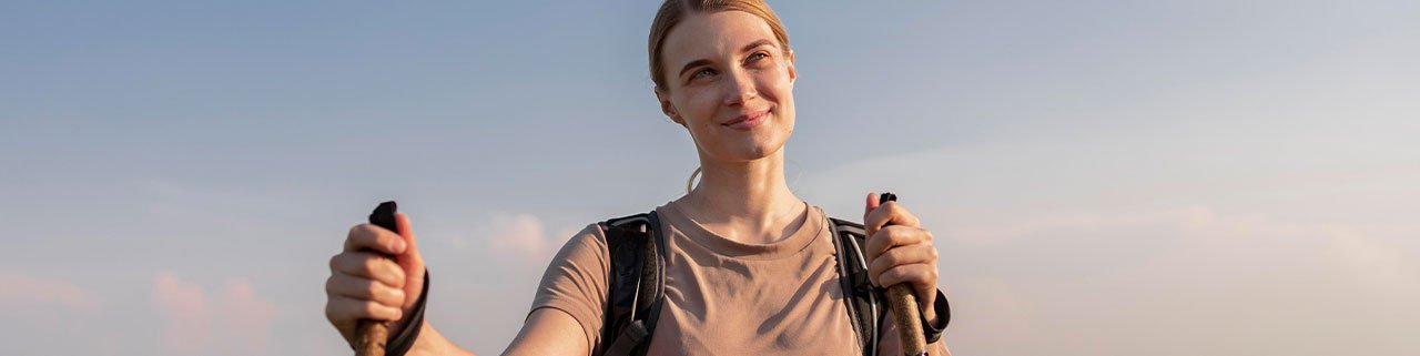 Trilhas no calor extremo: roupas e mochilas que fazem a diferença