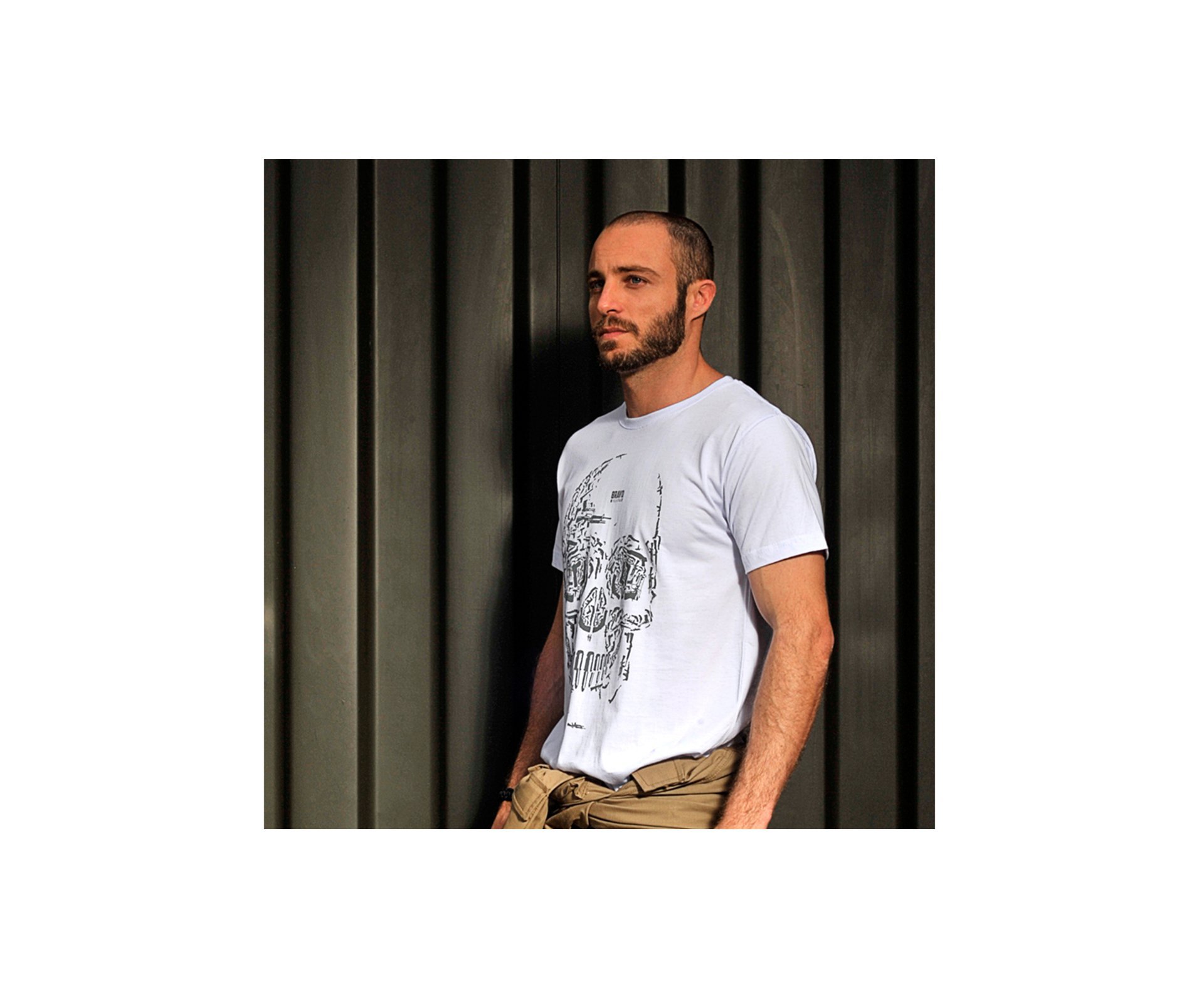 Camiseta Bravo Estampada Caveiras Arms -branca - P