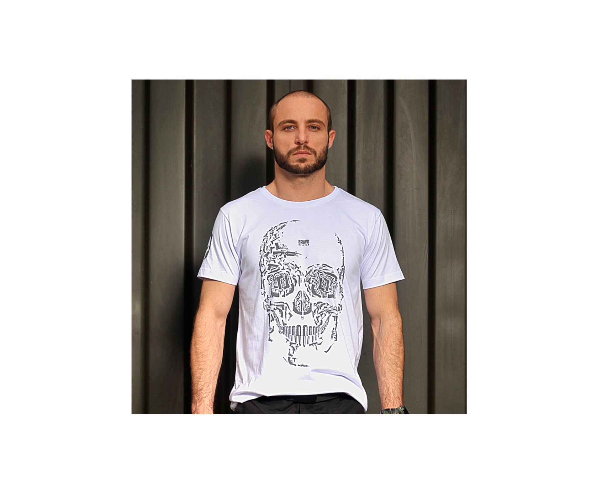 Camiseta Bravo Estampada Caveiras Arms -branca - P